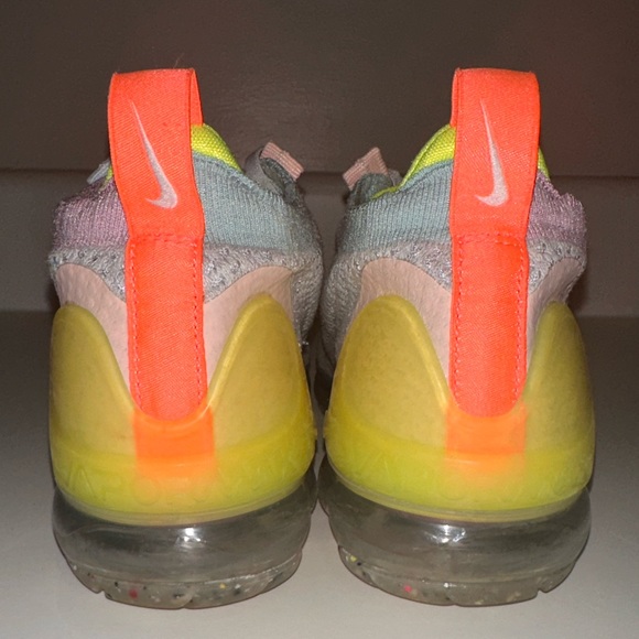 Nike Air Vapormax 2021 Flyknit gray/multicolor women’s size 7.5 - Picture 5 of 10